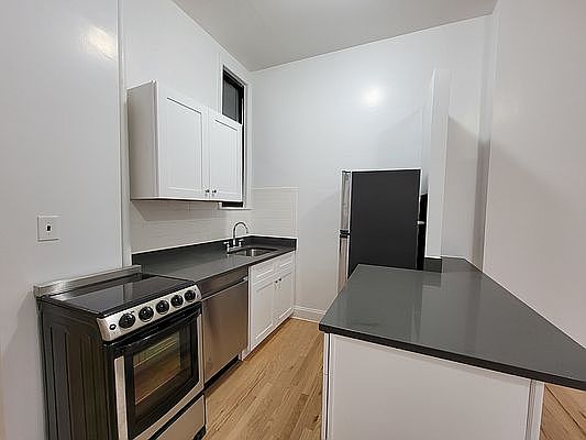 2nd image of 323 W 14th St APT 9