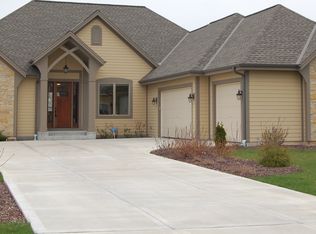 N53W17416 Ridgeline Trl, Menomonee Falls, WI 53051