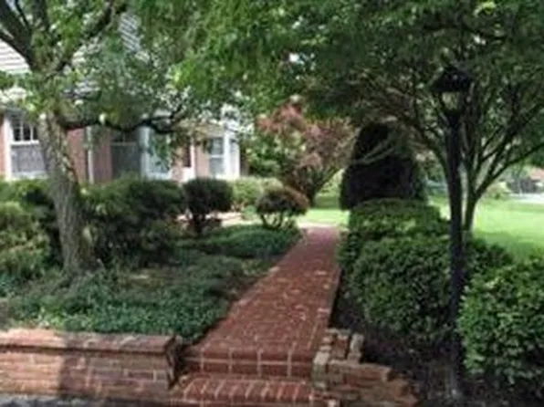 1809 Edenwald Ln, Lancaster, PA 17601