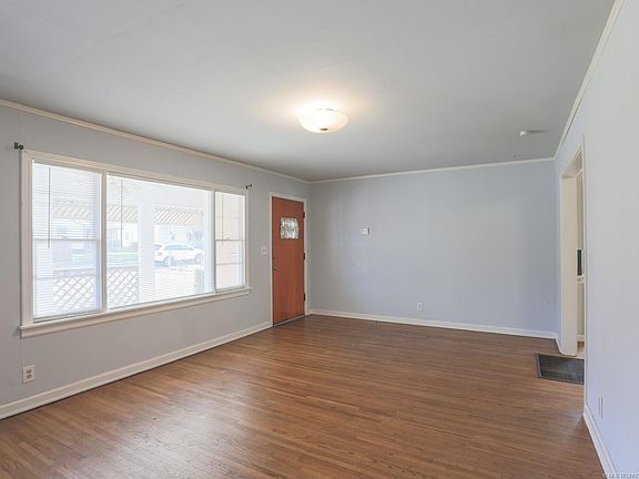 5th image of 1814 N Columbia Pl
