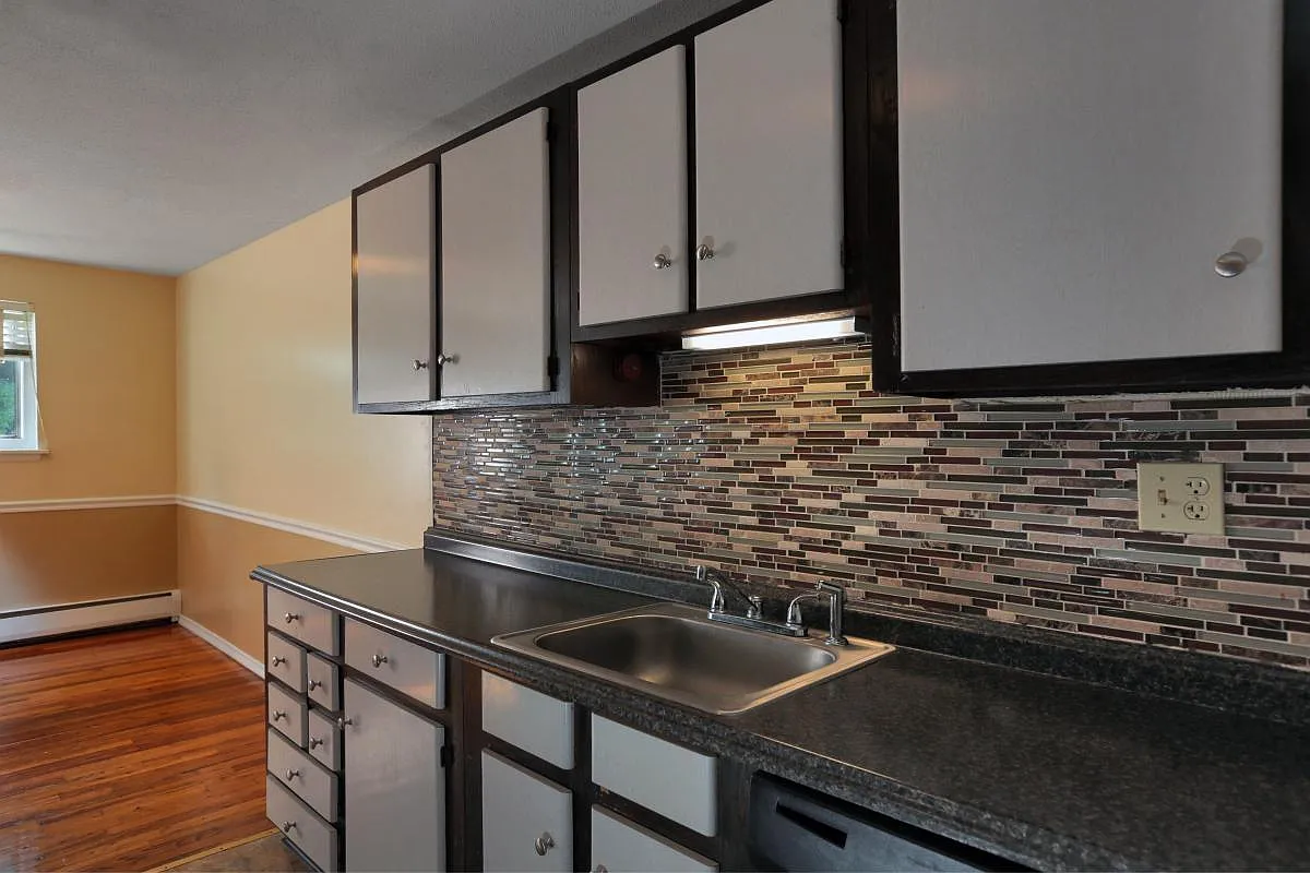 Bradley Court — Photo 1