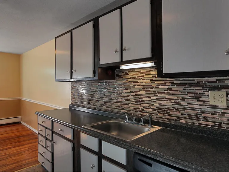 Bradley Court — Photo 1
