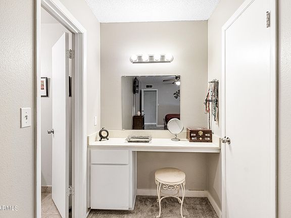 5th image of 711 E LAUREL Drive #7
