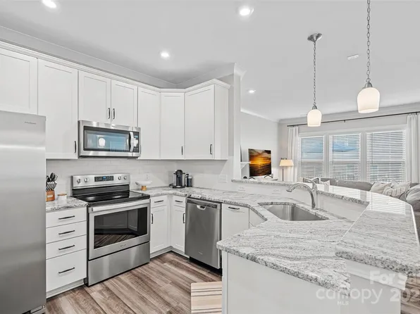 816 Canoe Song Rd, Fort Mill, SC 29708