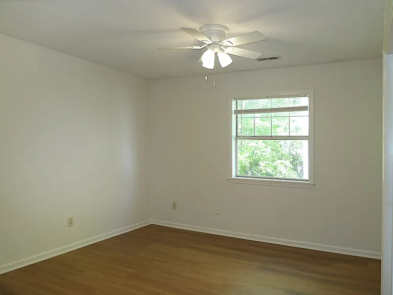 138 Kingsbury Dr — Photo 14