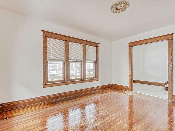 5th image of 61 Lill St