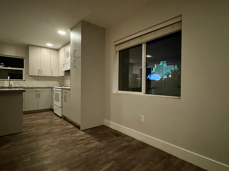 332 E 7th St #2 — Photo 10