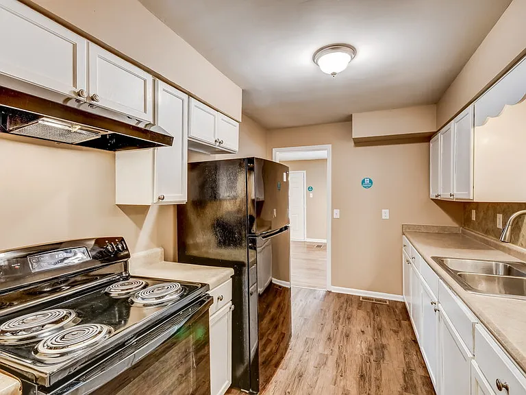111 Meadowood Ave — Photo 8