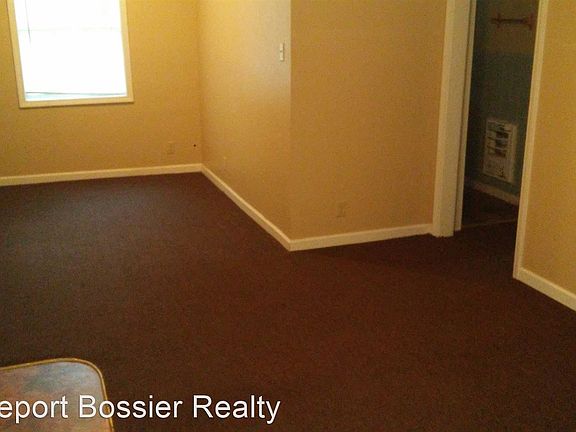 3rd image of 2644 Lakehurst Ave