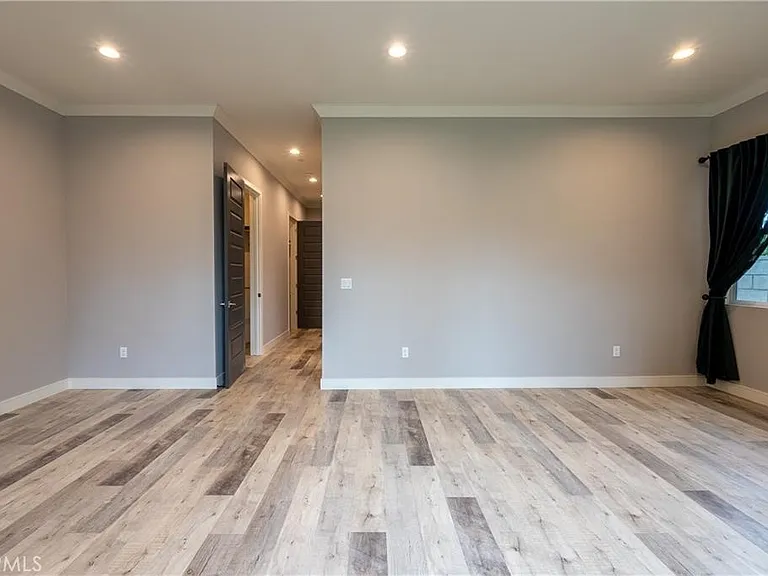 6940 Peach Ave — Photo 51