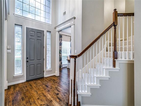 4th image of 802 Woodcrest Ct