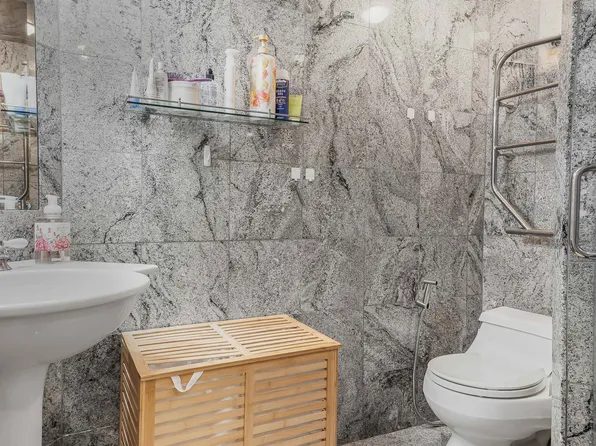 330 East 38th Street image 14 of 27