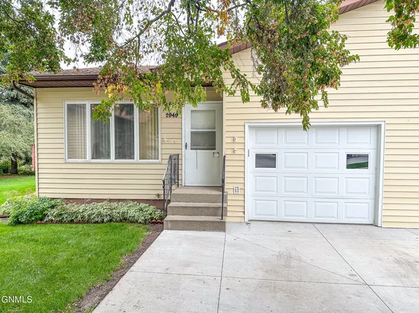 2949 Manitoba Ln, Bismarck, ND 58503