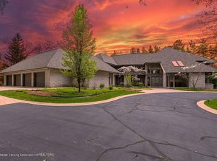 6400 Pine Hollow Dr, East Lansing, MI 48823