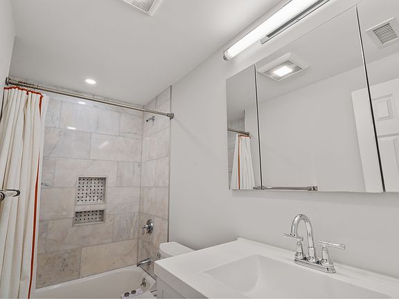 2nd image of 14 Warwick St #A