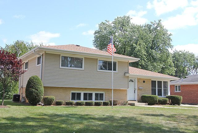 1st image of 163 N Prairie Ave