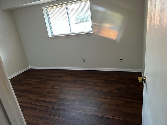 4th image of 1300 Shelmar Dr #0