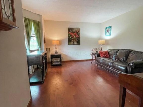 5th image of 481 Cambridge Ln