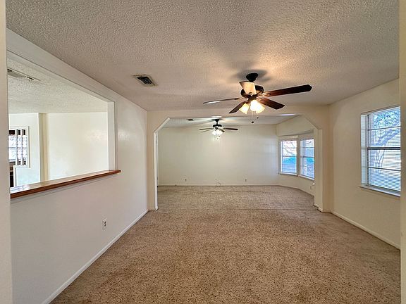 3rd image of 1904 Pleasant Ln