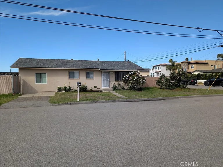 379 N 3rd St — Photo 1