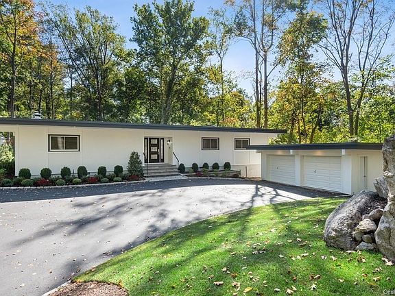 2nd image of 147 Hillair Cir