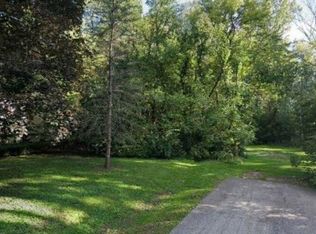 27787 N Converse Rd, Island Lake, IL 60042