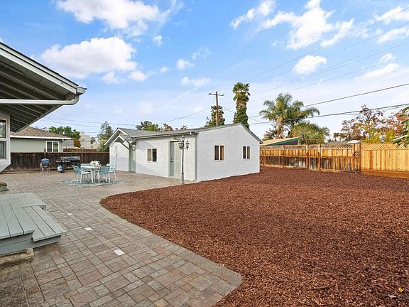 3rd image of 2457 Cory Ave