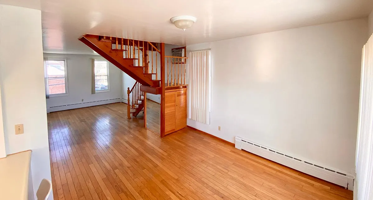 Building Photo - 194 Front St