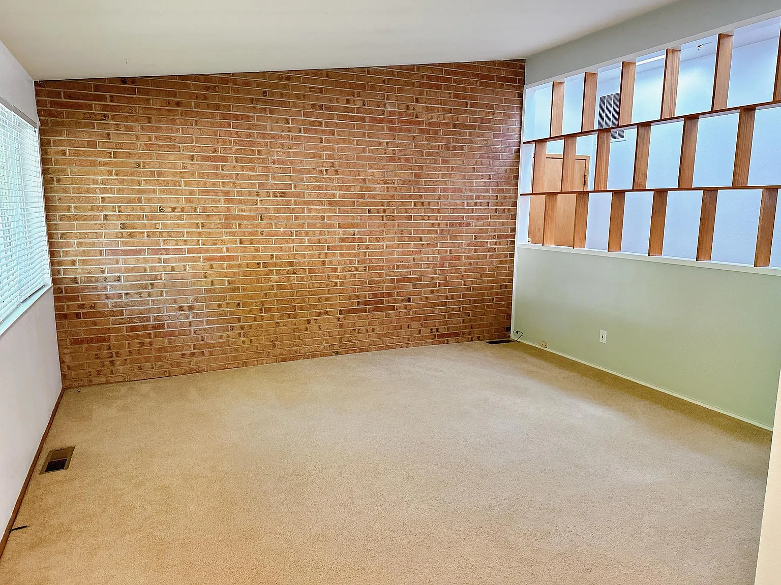 2215 Broadway St — Photo 3