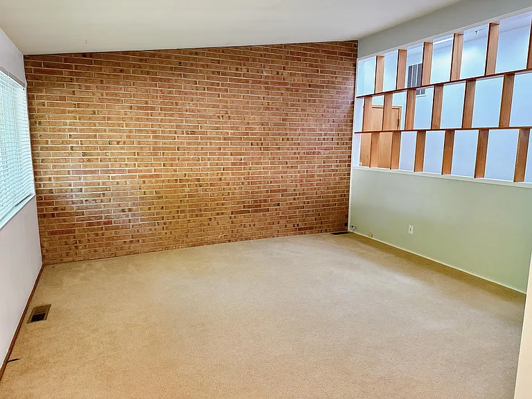 2215 Broadway St — Photo 3