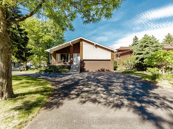 15 Maidstone Cres, Brampton, ON L6S 2Z4