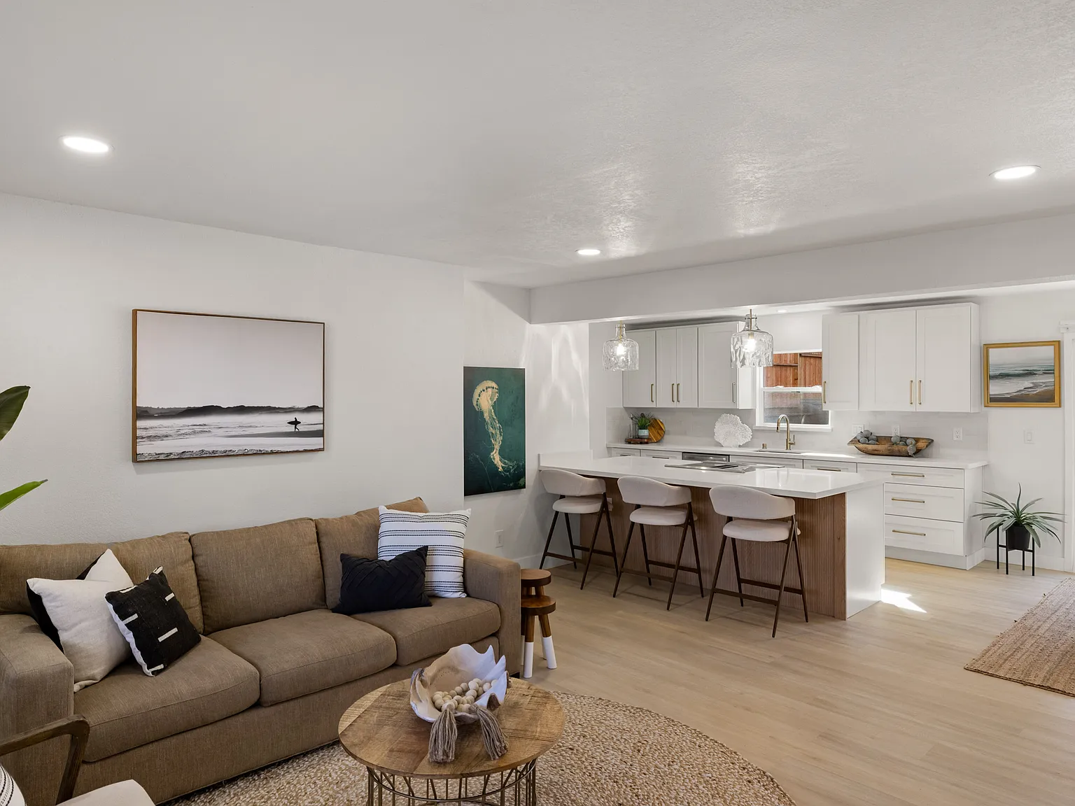 4 bed, 1758 sqft, $5,950 — Photo 3