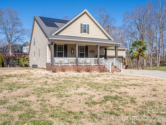 2nd image of 1819 Chesterfield Dr