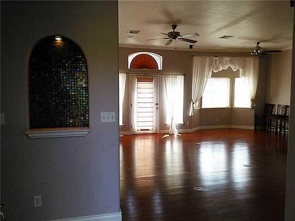 4th image of 701 La Mancha Ct
