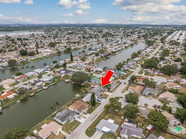 4036 Sunray Dr, Holiday, FL 34691