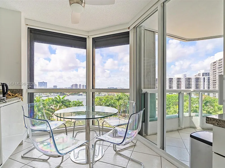 21205 Yacht Club Dr #805 — Photo 9