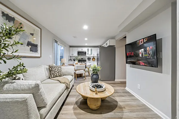 3 bed, 2250 sqft, $7,700 — Photo 4