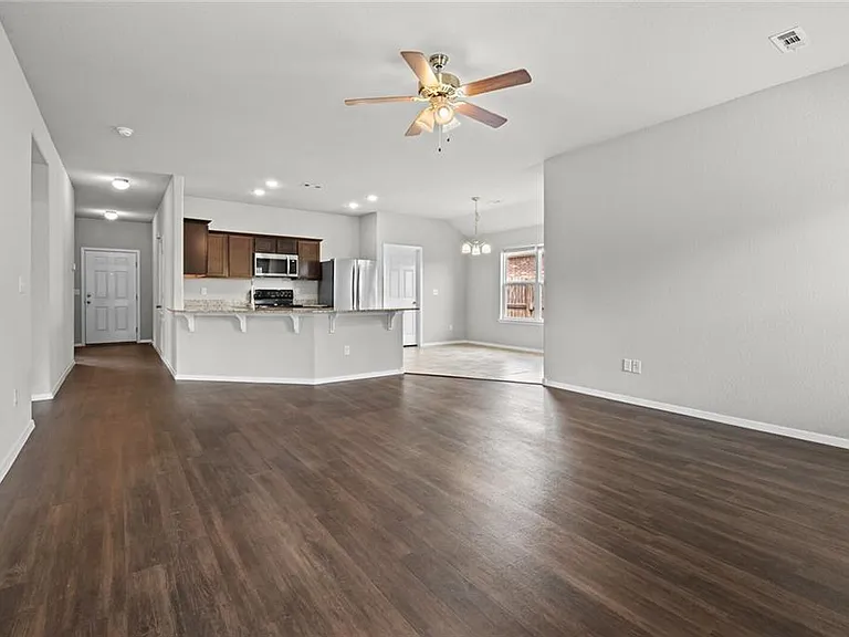 313 Woodcreek St — Photo 20