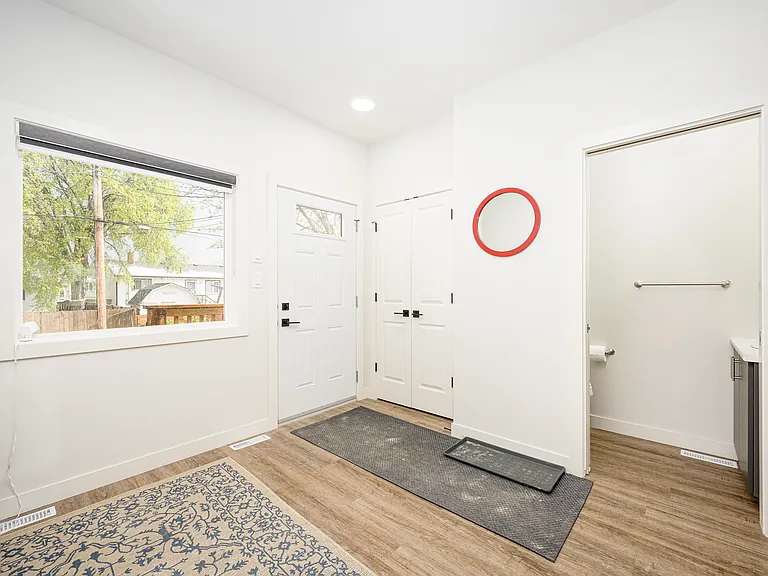 1034 A Clarence Ave — Photo 9
