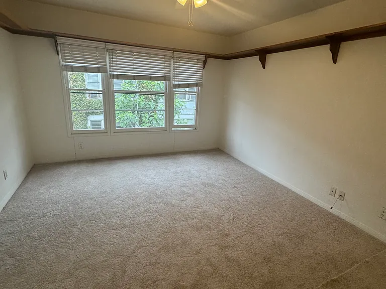 Sycamore Apartments — Photo 18