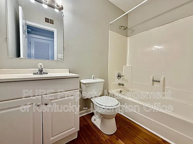 3772 Camelot Dr #4 — Photo 8