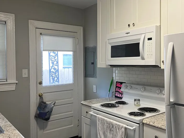 415 Ash St — Photo 24