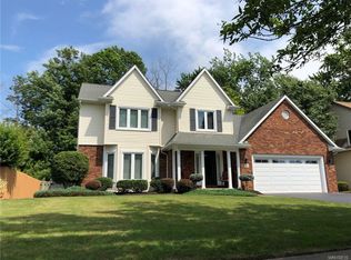 31 Meadow Spring Ln, East Amherst, NY 14051