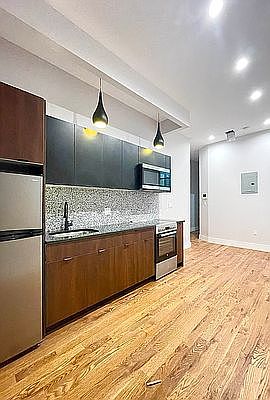 1st image of 321 Putnam Ave #2E