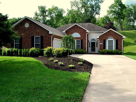3rd image of 1527 Rosewalk Ln