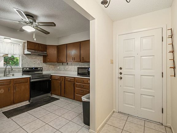 5th image of 517 Johnson St