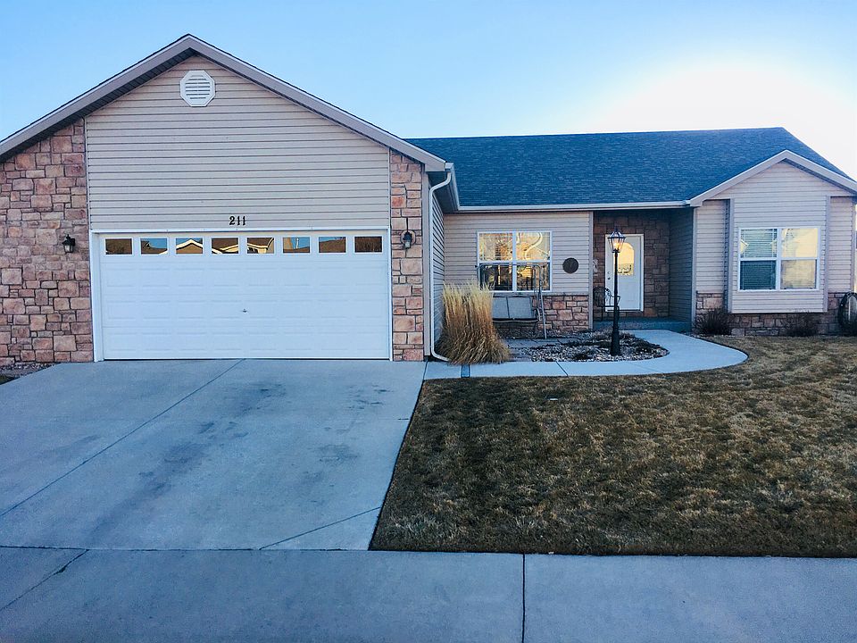211 Aspen Grove Way
