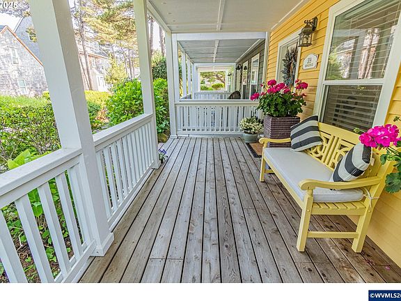3rd image of 319 Kinnikinnick Way