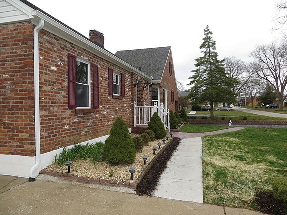 2nd image of 938 Collins Ln