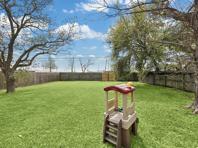 1517 Wayside Dr — Photo 10